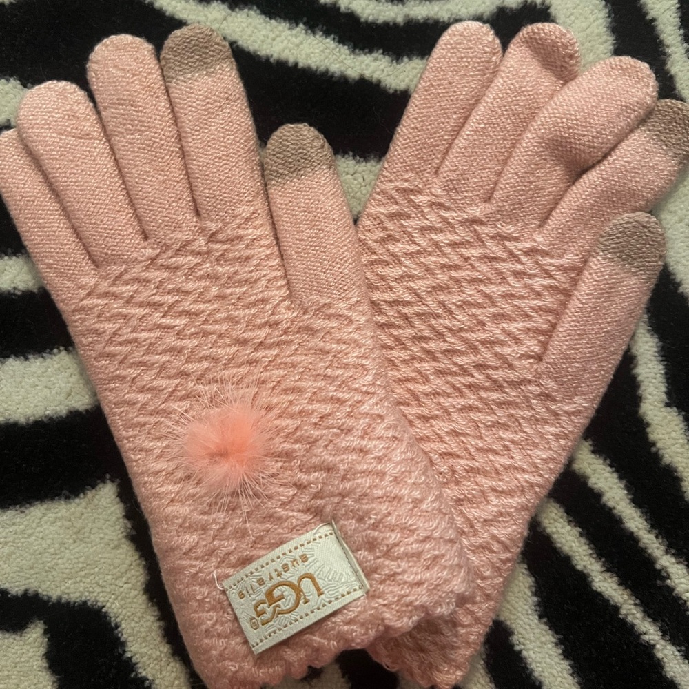UGG Pink Gloves